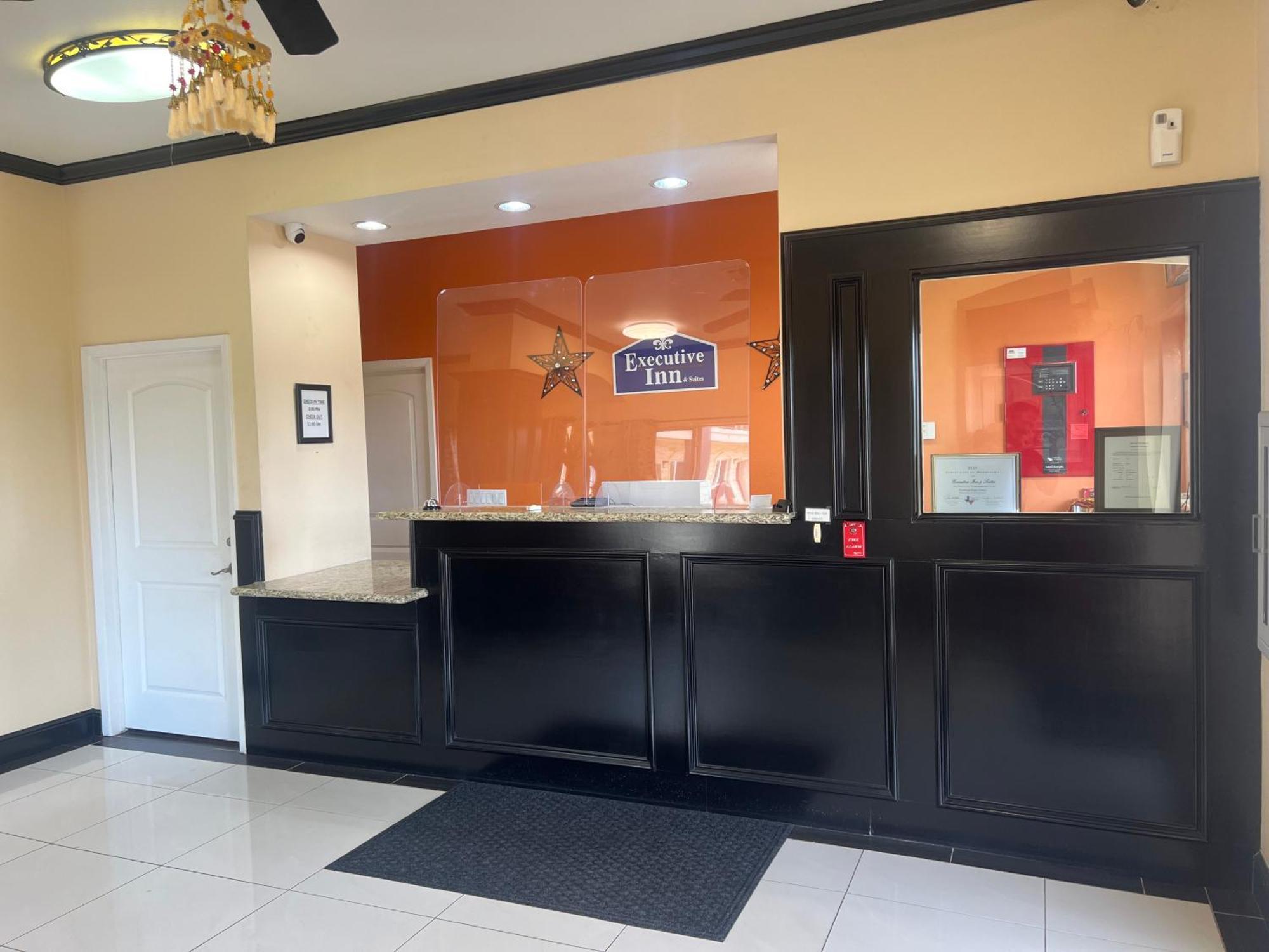 Executive Inn And Suites Pittsburg Экстерьер фото
