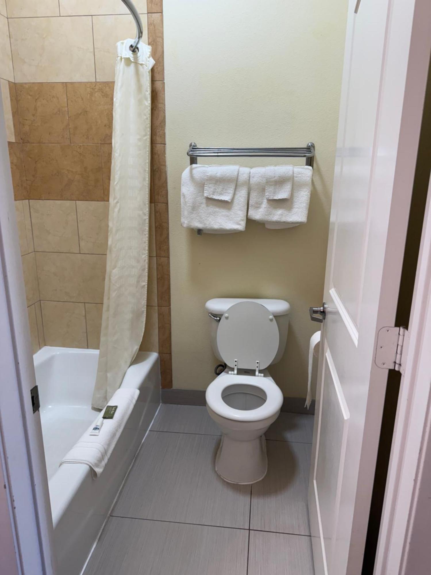 Executive Inn And Suites Pittsburg Экстерьер фото