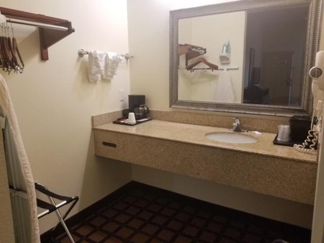 Executive Inn And Suites Pittsburg Экстерьер фото